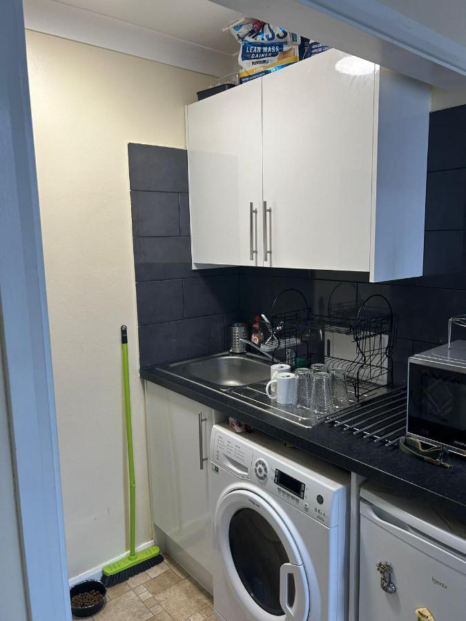 Jah Lodge Croydon Eksteriør billede